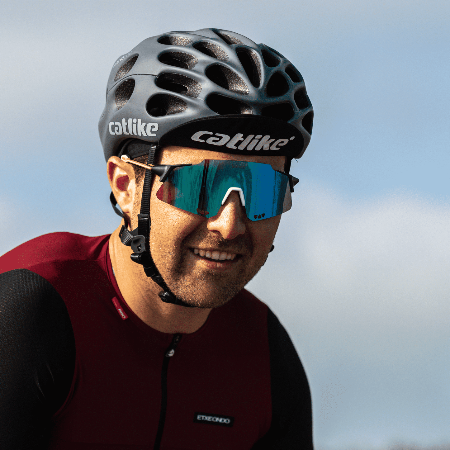 A product picture of the Catlike Mixino Evo Pro Road Helmet