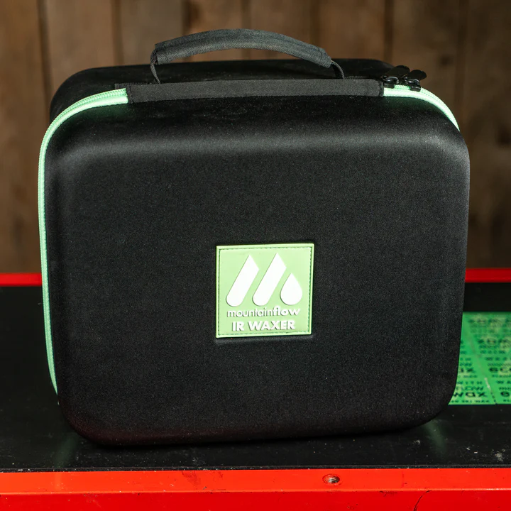 A product picture of the mountainFLOW eco-wax Infrared Waxer