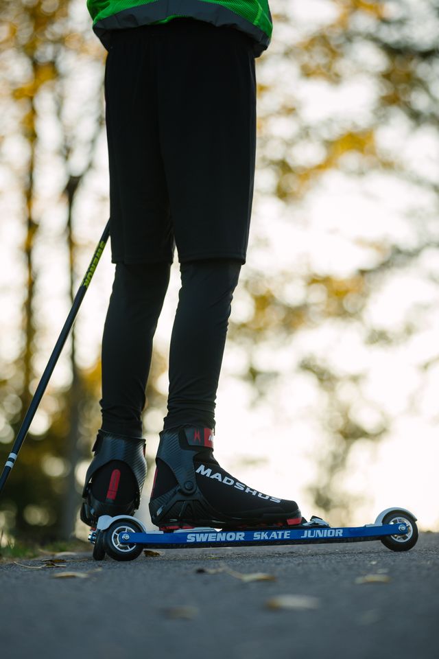 A product picture of the Swenor Skate Junior Aluminum Rollerskis