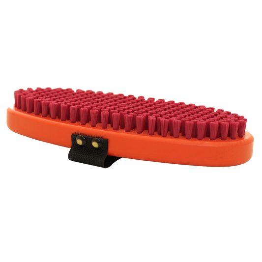 A product picture of the Swix Oval Fine Red Nylon Handbrush