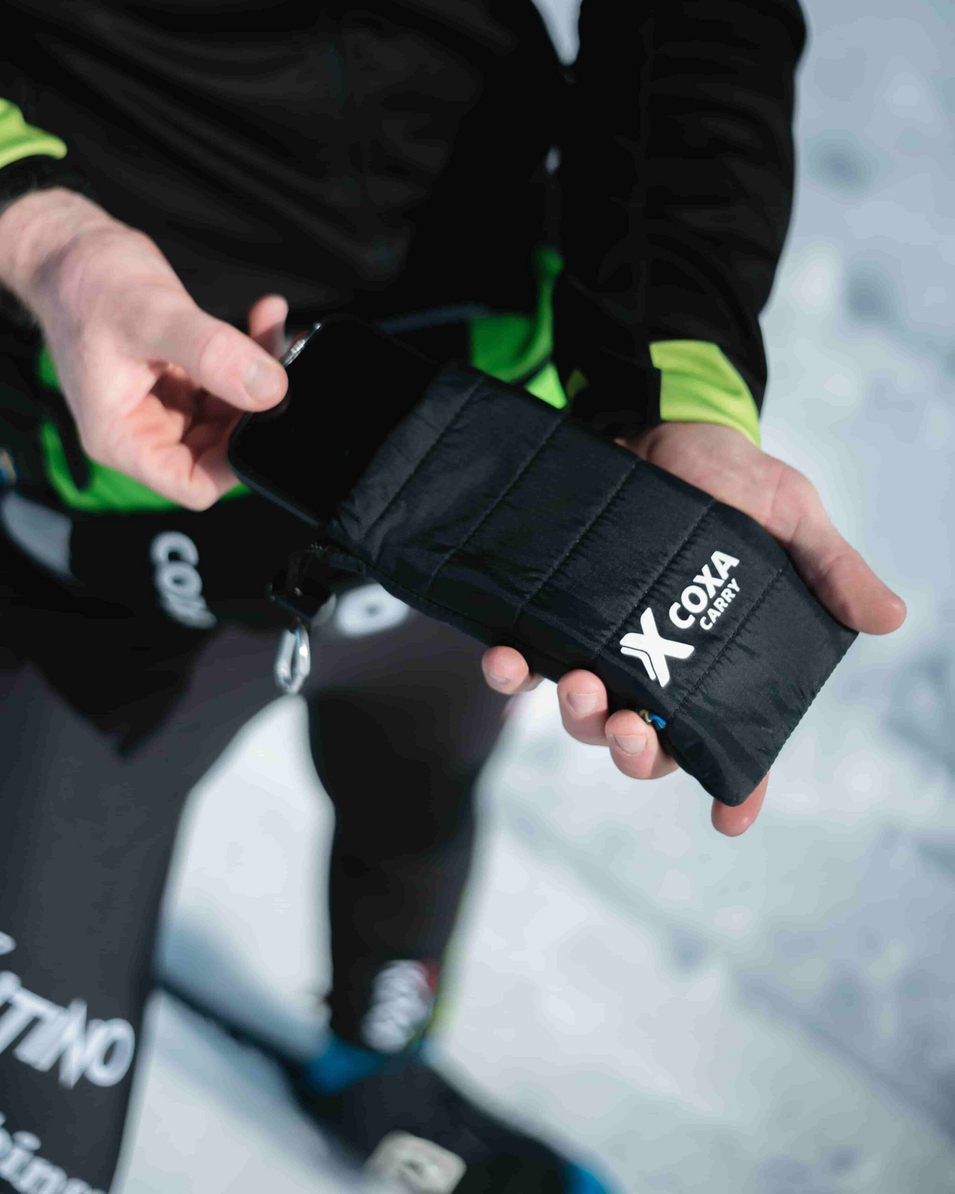 A product picture of the COXA CARRY Thermo Phone Case