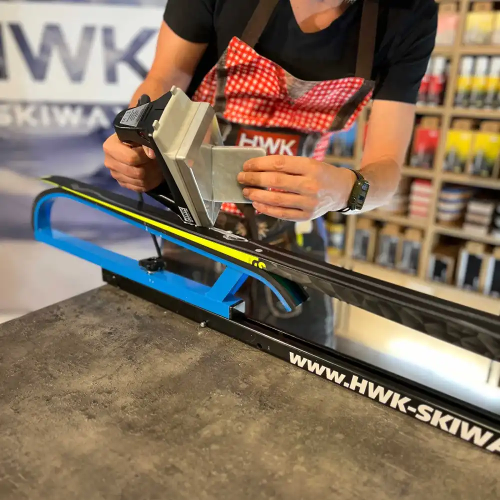 A product picture of the HWK HX Racewax Cold Melt Wax (-5C/-15C) | 100g