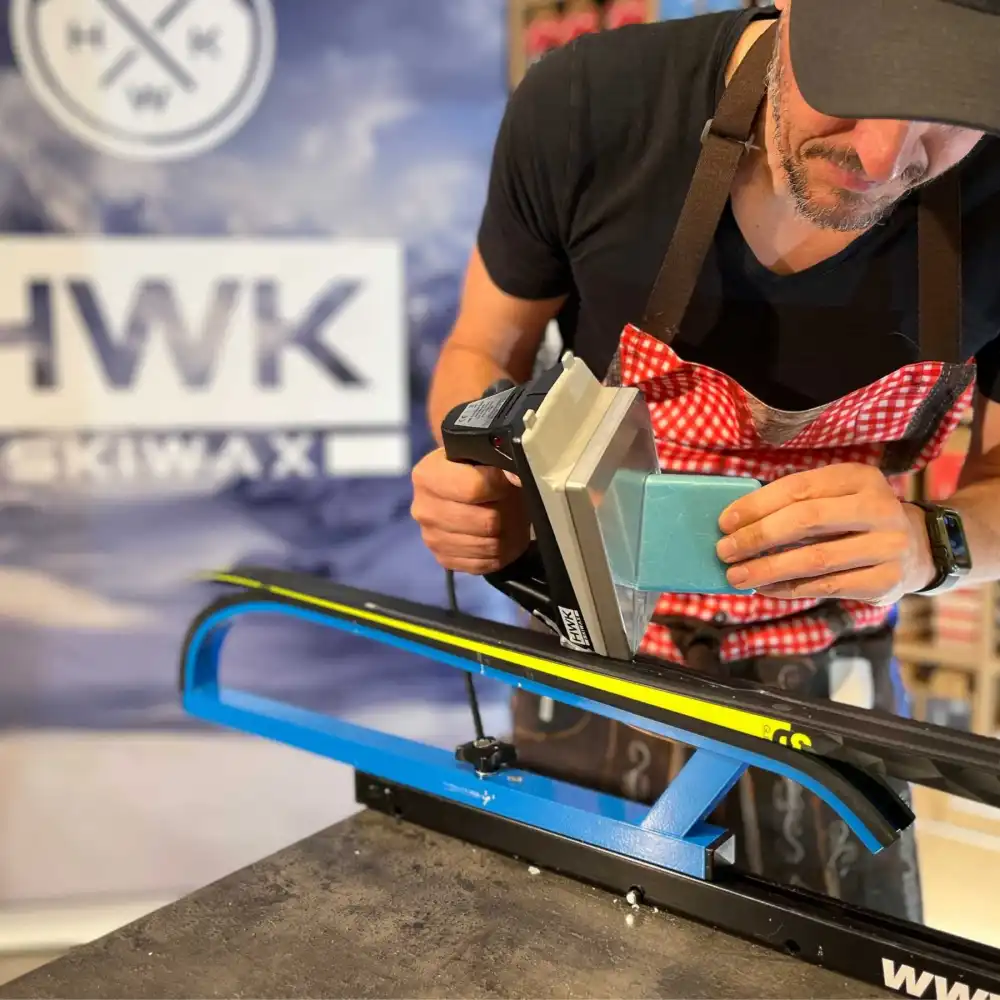 A product picture of the HWK HX Racewax Cold New Snow Melt Wax (-2C/-15C) | 100g