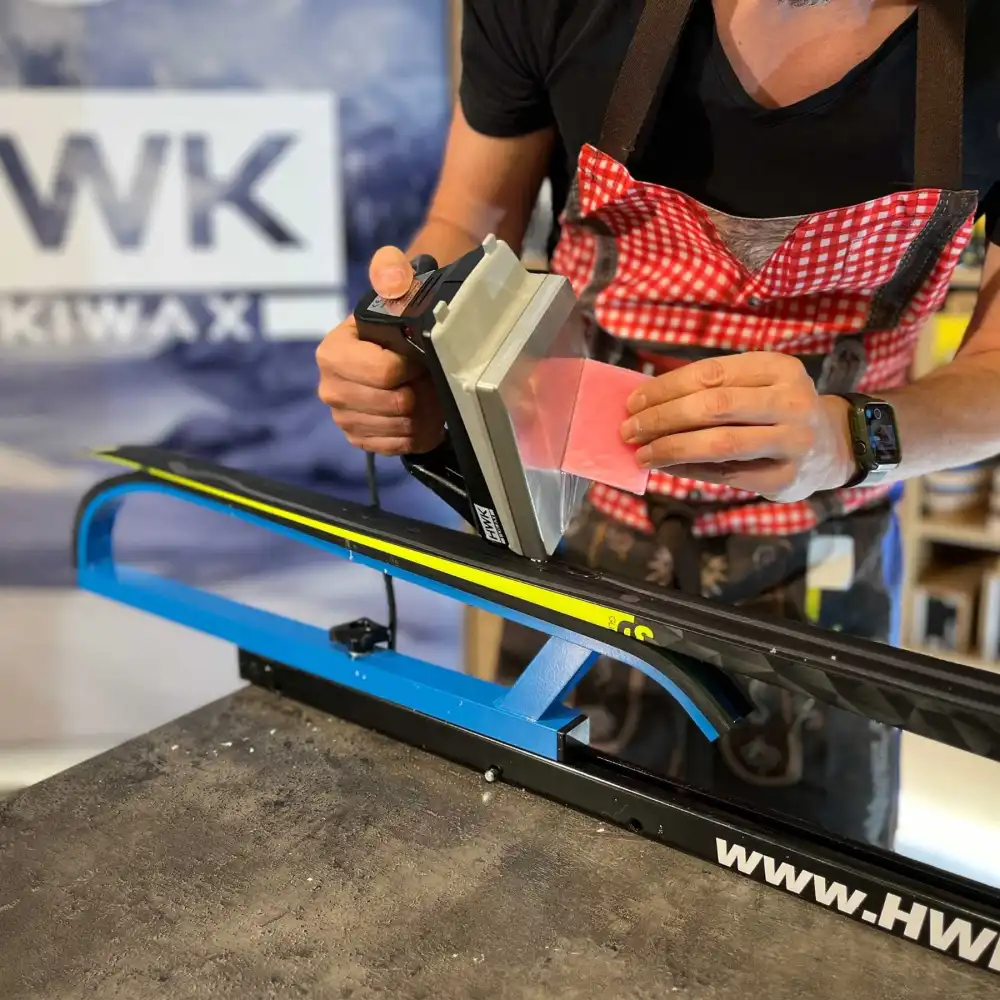 A product picture of the HWK HX Racewax Mid Melt Wax (-2C/-8C) | 100g