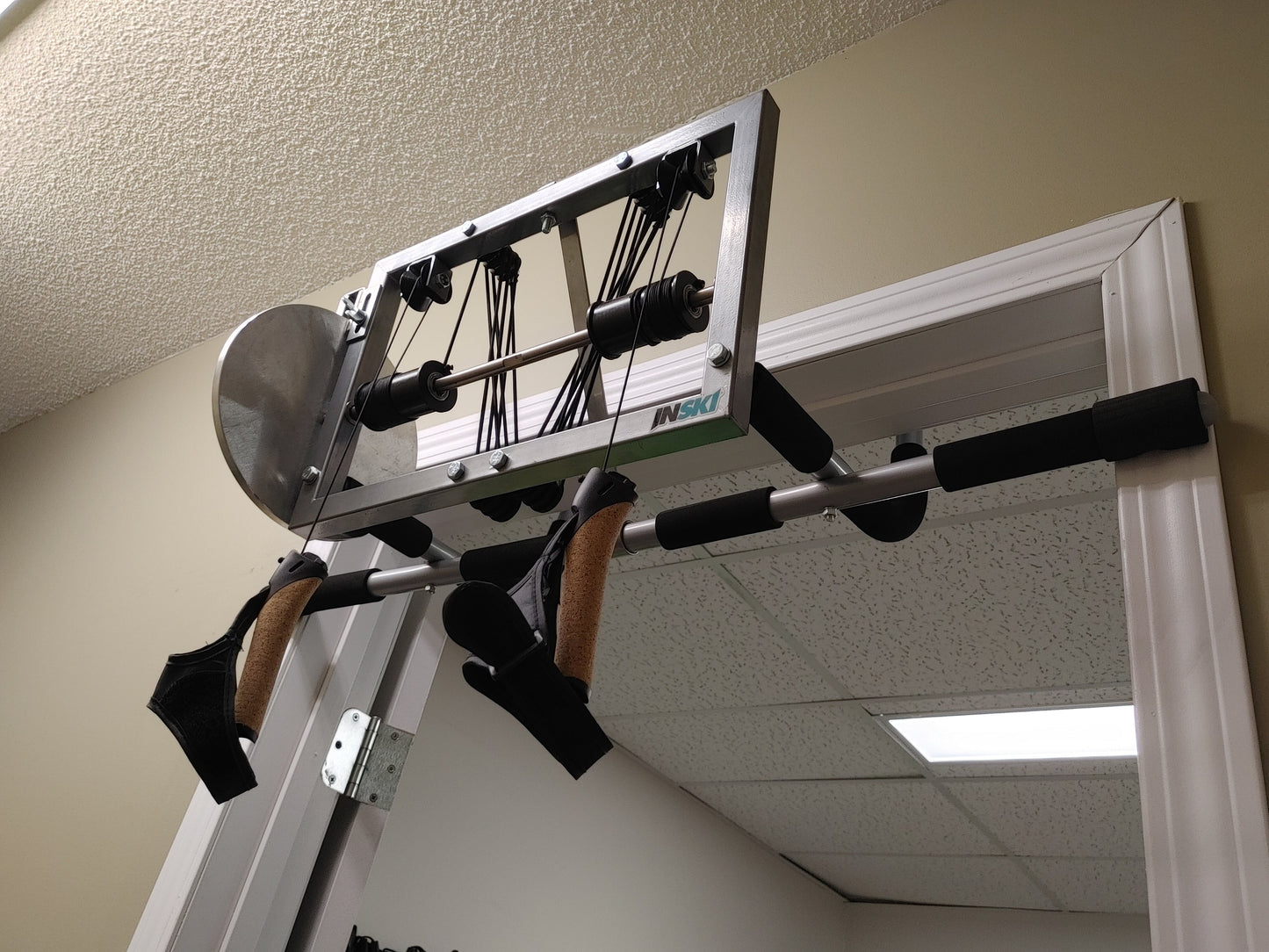 A product picture of the Inski Indoor Ski Trainer