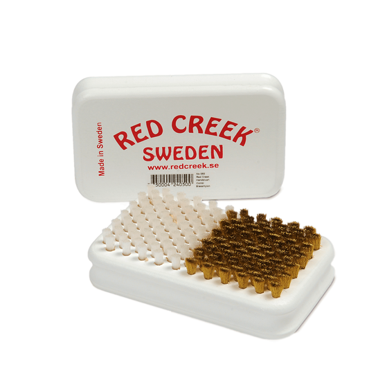 A product picture of the Red Creek Fine Brass/Hard Nylon Combi Hand Brush