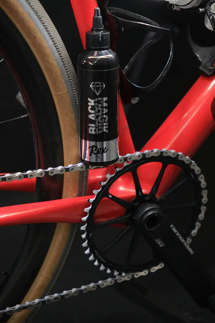 A product picture of the Rex Wax Black Magik Chain Drip Wax | 180ml